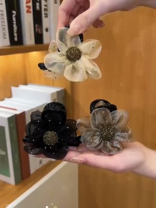 水钻+花朵造型!太阳花抓夹戴上秒变时尚焦点,美出天际!#头饰发饰 #仙女必备 #头饰轻奢小众高级感