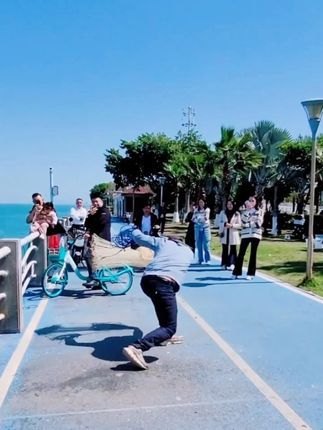 飞盘手撒网,易抛撒新手可驾驭大力马线手抛网撒渔网不跑鱼。 #飞盘渔网 #飞盘撒网 #撒网捕鱼 #飞盘手抛网