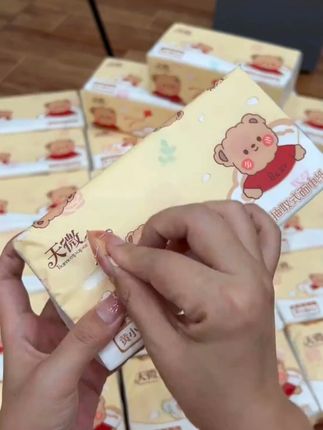 用纸大户真的爱了,到手24包高颜值抽纸,这回咋用都不心疼了!# 黄小熊pro印花抽纸 # 点亮春日居家好物 # 抽纸 # 纸巾 # 强烈推荐