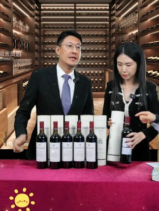 震哥力荐红酒,188到手9瓶,独立礼桶包装,有礼袋送人送礼都可以!酒体纯正,酸涩度适中,口感香醇饱满有层次感,果香味非常浓郁,颜色非常好看,口感会更好,好喝不贵!赶紧下单吧!#好酒推荐#红酒#送礼佳品#以酒会友#干红葡萄酒