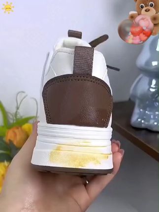 实测!小白鞋上的奶茶渍、泥土渍,用清洗剂刷完全干净,再也不用扔旧鞋!#小白鞋清洗 #洗鞋神器