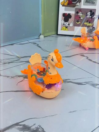 这个齿轮天鹅也太好玩了吧,灯光音乐,遇障自动转弯,还能360度旋转,就连我这当妈的也看好一会儿,难怪这么吸引宝宝,一看就是好几个小时 #宝宝玩具 #哄娃神器 #儿童益智玩具 #l