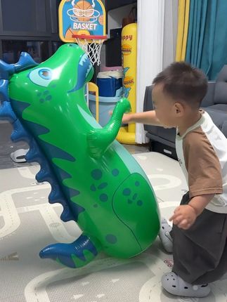 这个恐龙不倒翁太适合给小朋友玩了,踢踢打打的,不仅锻炼了四肢还消耗了精力,吃饭睡觉都嘎嘎香!#充气不倒翁玩具 #不倒翁玩具 #儿童玩具 #在家锻炼从小做起