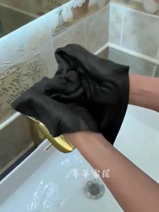 这玩意叫魔力抹布 ,擦玻璃镜面的东西是真的好用。干的快,还不留水痕,你别看他丑,但是真挺好用的#家居好物#好物推荐