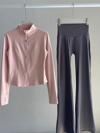 拥有一套好看的瑜伽服真的是健身的动力! #遮肉显瘦 #瑜伽服 #瑜伽服也能搭出时尚感 #健身穿搭