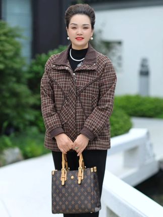 生活可以随性,穿搭必须有范 #大码妈妈装  #中老年女装  #特大码妈妈装