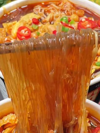 十包料酸辣粉大公开!香到邻居扒窗围观! #嗦粉的快乐 #酸辣粉 #好吃过瘾 #吃了还想吃