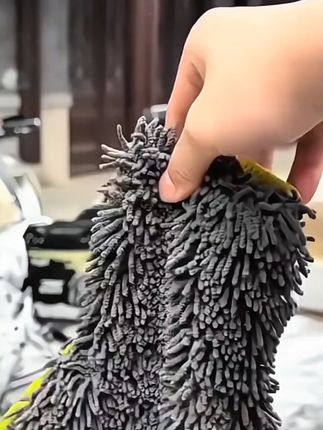 ARD安瑞德五指毛绒洗车手套,熊掌造型擦车打泡沫,刷车清洁不伤漆面保护车衣!#五指毛绒洗车手套 #熊掌设计 #不伤漆面 #清洁工具 #洗车用品