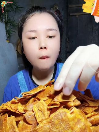 红薯片色泽金黄、香甜酥脆、薯香浓郁很好吃 #美食 #红薯片
