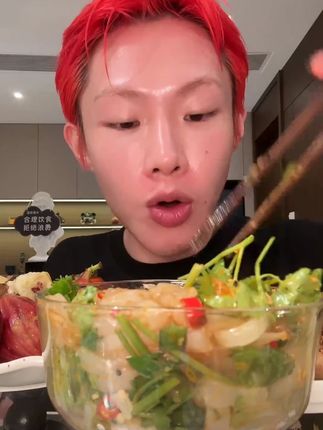一分钟就能吃到嘴的绿豆凉粉Q弹爽滑冰冰凉凉太过瘾了#妈呀太香了 #速食 #速食美食 #凉粉 #身材管理