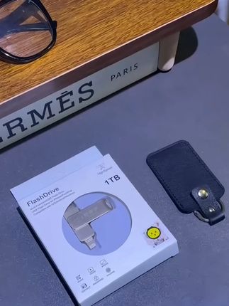 高速传输超大容量,手机文件备份一步到位 1000G手机U盘高速传输,照片视频一键备份无需整理,轻松释放手机空间。大容量稳存文件,自媒体与日常使用都方便省心。#手机u盘 #手机内存 #内存不足#好物分享 #超便宜超划算