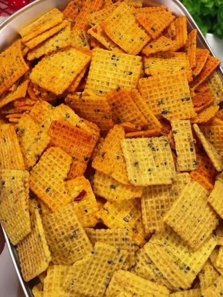 张小米锅巴,麻辣五香双口味,双倍分量,每口都是灵魂酥脆。#锅巴小米 #小零食锅巴 #零食大礼包锅巴 #追剧小零食