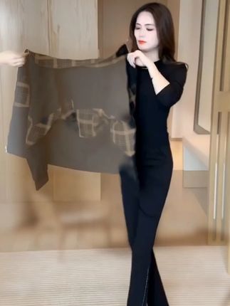 秋冬款格子拼接休闲时尚短款外套G气质女装显瘦翻领加绒保暖夹克#秋季穿搭 #短款外套 #秋季新款 #时尚妈妈装 #秋季外套