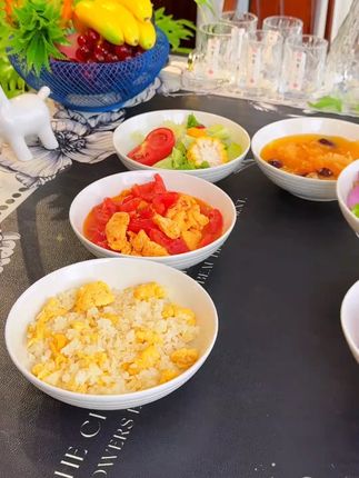 这款纯白螺纹盘,平常在家里放点汤汤水水的菜真的方便的#餐具 #颜值餐具 #陶瓷餐具