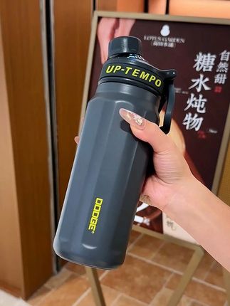 道奇的保温杯真的很合适上学用,细长杯身可以放进书包侧兜,还是sus316不锈钢材质,保温效果很好#保温杯 #水杯推荐 #好物推荐🔥 #杯子控