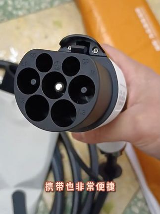 这个充电桩延长线,它打破了距离的约束, 让您充电更加轻松自在。同时配备电子锁功能,有效的防止被盗,不用担心丢失的问题。体积小巧,携带也非常便捷,随时随地满足您的充电需求。价格便宜,质量好。喜欢的朋友们,赶快点击下方链接把它带走吧!工厂直销生产厂家批发#充电桩延长线 #充电桩线 #充电桩线延长 #充电桩线加长 #充电桩线缆选择