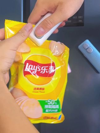 CC家用充电小型封口机迷你便携零食防潮封口夹开瓶器手压开封两用#家用封口机 #CC封口机 #便携封口夹 #零食防潮 #开瓶器