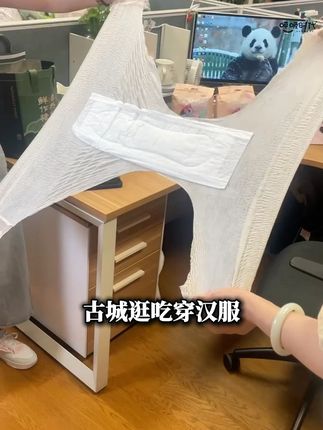 150毫升大吸量,即使是恶露期都不怕漏,一粘一贴更换超方便! 姐妹们!紧急通知‼️15秒闪电战:两侧魔术贴设计,站着/蹲着/公厕挤成沙丁鱼都能换!抗菌黑科技:99%抗菌率撑满12小时,像给私处装了隐形防护罩!1.5mm无感级薄度:吸150ml不漏还隐形,穿紧身裤也不怕显尴尬!老板疯啦🔥!砸钱建十万级净化车间,就为让你不脱裤子秒换安心裤! 从60斤到190斤都能穿,拍两套直接送4包!学生党/出差族/执勤姐妹,这波羊毛不薅亏一年!" #侧边可粘贴的安心裤   #两侧可粘贴的安心裤    #呼吸时代安心裤   #呼吸时代侧粘式安睡裤   #呼吸时代粘贴式安睡裤