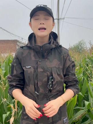 拒绝中间商,来我们源头工厂一件也是批发价!今天两位数带走一整身,防刮耐磨面料,防风防水,舒适透气!想要的赶紧来我直播间!#迷彩 #户外 #工厂