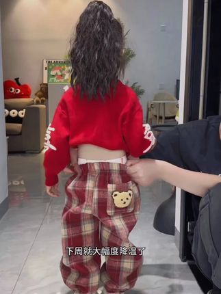 加绒加厚的格子休闲裤,面料非常厚实,质感一点不输大牌,版型超正,经典百搭不过时,男女宝颜色都有,这个价格闭眼入!#百搭裤子  #高品质童装  #加绒裤子  #一条可以过冬的裤子  #潮童必备