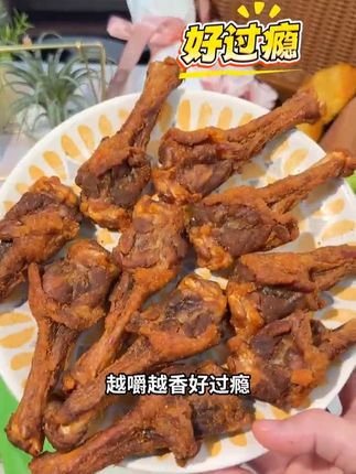 最近追剧的下酒菜都被陈阿炳的这个风干鸭小腿承包了,吃起来干香干香的越嚼越 香,真的一口惊艳!#陈阿炳  #鸭小腿#追剧小零食  #好吃到停不下来 #在抖音入手的好东西