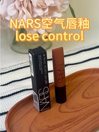 空管三支的唇釉!NARS lose control 空气唇釉真的爱了,颜色日常百搭,质地轻薄不厚重,每天化妆都离不开它~#回购 #NARS空气唇釉 #百搭唇色 #轻薄不厚重 #空气感唇釉 ,