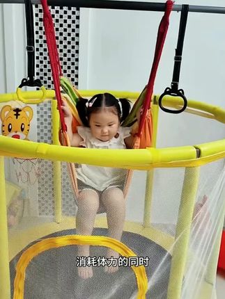自从把#蹦蹦床 搬回家,女儿每天都要玩一个钟,运动量满满的,吃饭睡觉都香了。#室内儿童乐园 #儿童蹦蹦床