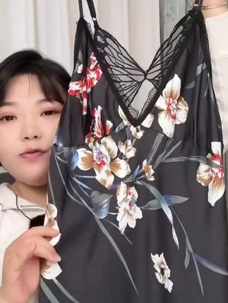 港风复古款后背蝴蝶造型