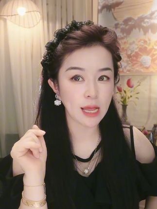 这款发箍太好看了吧,真的好显气质爱了爱了!!X0026#发箍这样戴好美 #发饰头饰 #发饰教程 #减龄气质