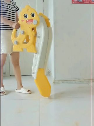 这个可折叠儿童滑滑梯买的真值啊,一天至少能玩三个小时,玩完还可以折叠不占地方,宝宝在家也能玩#儿童可以折叠滑滑梯 #适合儿童的益智玩具推荐  #统感训练玩具  #促进孩子发育的运动