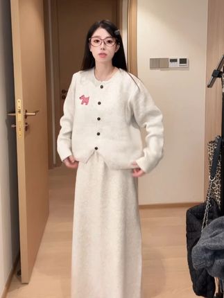 简约通勤慵懒风休闲风时尚套装半身裙时尚针织网红小狗贴标秋冬女#谁穿谁好看系列#显瘦穿搭#新款分享#otto穿搭