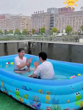 💦高温退退退!3分钟充气+1000L水,全家泼水狂欢 🌞 40℃充气泳池!3米超大容量灌满水,直接开泼!💥,✅加厚防爆 ✅一键排水 ✅圆角防撞设计 🔥同款泳池左下角!#家庭娱乐#夏日清凉神器#爱游泳的宝宝#一起来玩水#戏水玩具