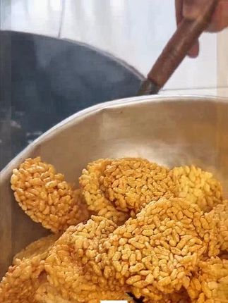 每次饭店必点的这个柴火小圆锅巴,原来在家就能做,既简单又美味 #美食烹饪分享# 家庭烧排骨