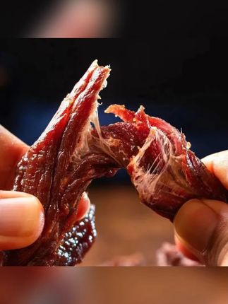 风干手撕牛肉干独立小包装五香麻辣味正宗草原牛肉干风干碳烤#手撕牛肉干 #风干手撕牛肉干 #五香牛肉干 #零食推荐 #牛肉干
