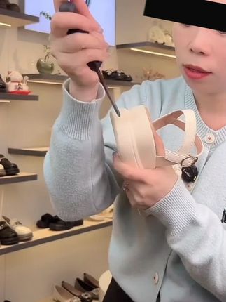 啄木鸟/韓版夏季新款凉鞋女鞋时尚百搭软底外穿粗跟厚底坡跟凉鞋 #夏季凉鞋 #好穿又好搭 #啄木鸟 #皮凉鞋