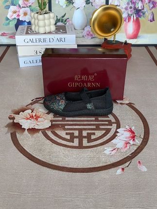 妈爱遛弯,这鞋让她走得欢:防滑 + 透气,长辈逛湖不怕累 透气设计,夏天穿也合适!老北京布鞋官方旗舰店正品妈妈鞋单鞋一脚蹬舒适不累脚2025新款中老年镂空老人本命年软底防滑防摔夏季轻便女鞋透气平底闰月奶奶鞋休闲鞋#老北京布鞋#老人鞋#老北京布鞋妈妈鞋#奶奶鞋#老北京网面妈妈鞋