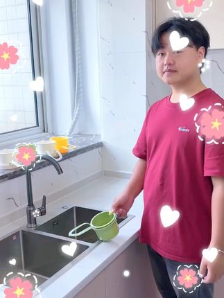 原来只有在水龙头安个挂钩沥水收纳袋,倒剩菜残渣就不会堵水池了,还能收纳洗刷工具#水槽沥水架#水槽沥水篮