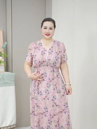 给妈妈挑衣服,要选舒适又显年轻的 #连衣裙 #谁穿谁好看 #遮肚子藏肉显瘦连衣裙 #中老年女装