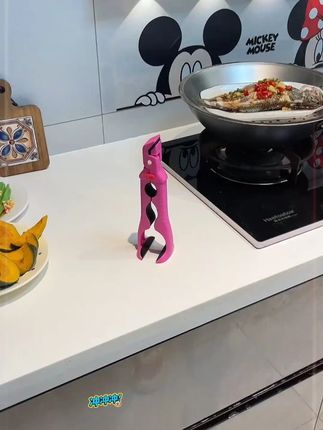 删 头一次见过这么好用的防烫夹,取碗取盘子都很方便顺手,再也不怕烫手找抹布了#厨房好物 #厨房好帮手 #防烫夹 A