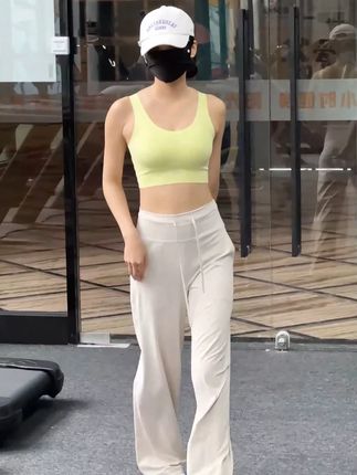 透气三角形网纱,运动也能自由呼吸,3D 立体水滴呼吸杯,适配各种胸型还耐洗~#运动穿搭 #运动休闲