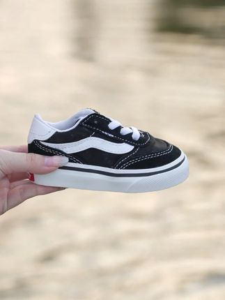 vans儿童推荐 | Vans 新款Brooklyn 小童一脚蹬,耐穿好脱,软底软面更舒适,和爸爸妈妈一起穿上亲子鞋去炸街吧! #vans #高品质时尚童鞋 #好穿又好搭 #软底软面穿上超舒服#童鞋