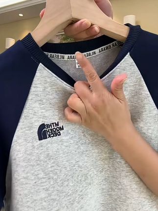 上身帅气十足的#男童卫衣 品牌的很合适#高品质童装 #潮童穿搭 #男童穿搭 #品牌童装 z
