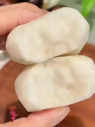 我又又回购这款马蹄啦~桂林山水种植的马蹄,好吃到跺脚~长那么大吃过最好吃的马蹄就是广西桂林马蹄! 这个马蹄是什么神仙口感啊~咬下去黄金脆甜,汁水清润得像山泉水一样充足清甜~桂林山水就是不一样~ 宝子们快来快来吃这个清清凉凉的马蹄超级解暑哦#优质农产品  #强烈推荐  #口感特别好  #马蹄  #荸荠