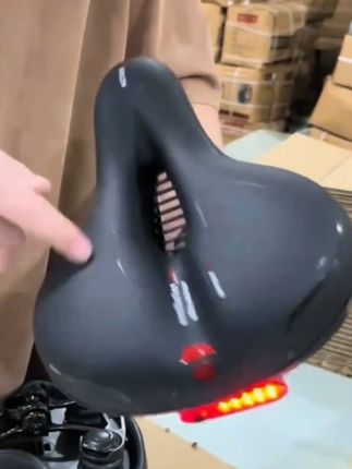 骑车还在担心硌屁股 直接换这款#车座 #骑行车座 #通用车座 #加厚车座