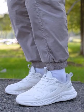 每一步都像踩在云端,给你全天舒适体验#好鞋推荐 #男生穿搭