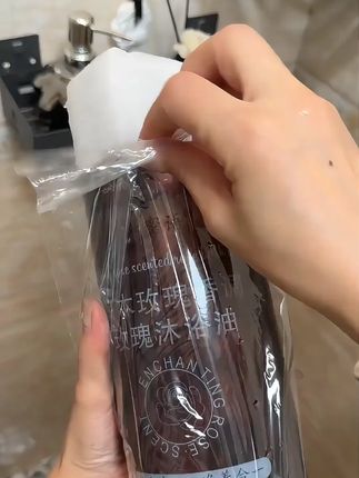 沐浴露推荐#沐浴露 #乌木玫瑰沐浴露 #留香沐浴露 #保湿沐浴露 #补水沐浴露 3斤装乌木玫瑰沐浴油露持久留香温和清洁补水保湿滋润高级小众香