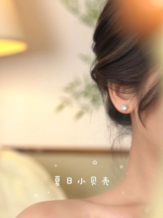 夏日穿搭一对小贝壳耳环就足够~ #耳环 #夏日穿搭指南 #贝壳耳环 #度假穿搭 #海边穿搭分享