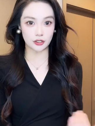 ins韩系辣妹女装搭配一整套早秋v领上衣休闲阔腿裤子高级穿搭秋冬#百搭 #时尚 #舒适 #显瘦 #透气