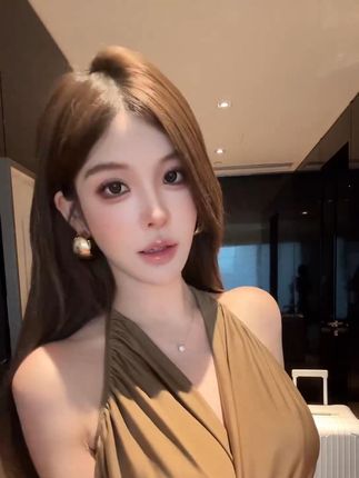 【绿闪时刻】纯欲风性感挂脖绑带夏季褶皱感吊带连衣裙 #连衣裙 #穿出高级感 #御姐 #轻奢女装 #名媛风