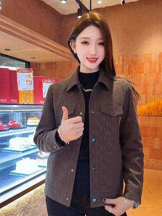 一件简约的夹克就能搞定。面料舒服,版型撑场面,挺好。 #男装时尚搭配 #型男穿搭 #潮流男装